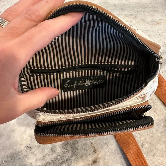 Beverly Hills Polo Club Fanny Pack White and Brown Adjustable Waist Size O/S - Picture 4 of 8